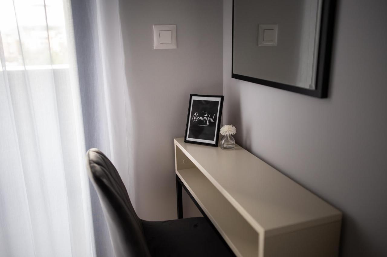 Lina - Pg, Moraca River Apartment ポドゴリツァ エクステリア 写真